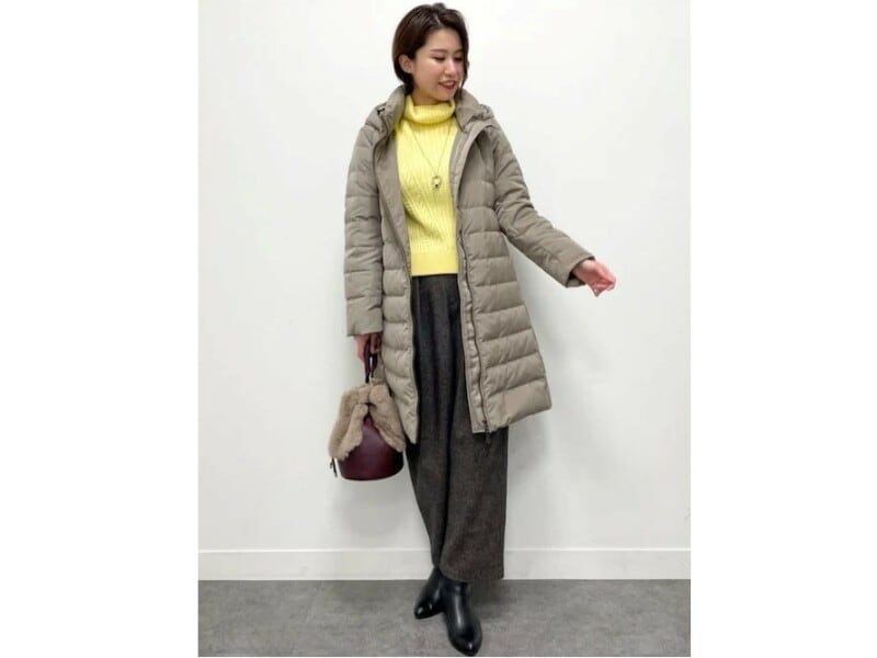 ベーシックカラーが多い冬のコーデのちょうどいい差し色に　出典：WEAR