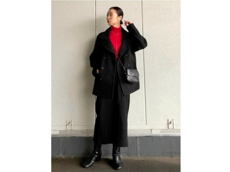 アウターからちらりとのぞくニットを差し色として使うのもおすすめ　出典：WEAR