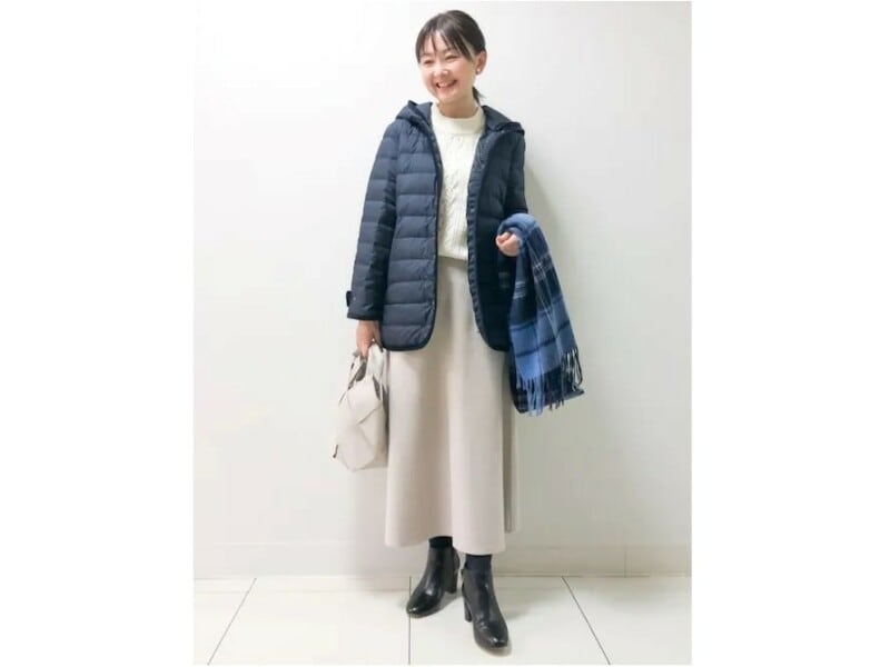 【OKコーデ】ベーシックなネイビーにはホワイト系をプラスしても◎　出典：WEAR