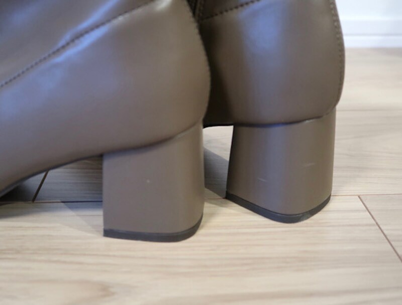 太めのしっかりとしたヒールなので安定感があって歩きやすい