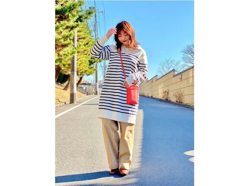 ワンピースはもちろん、重ね着にも使えてコーデの幅が広がる一枚 出典:StyleHint