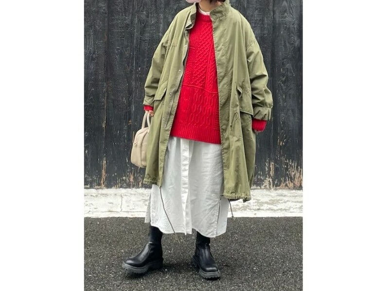 上からニットをかぶって着て、スカートとしてのコーディネートもおすすめ　出典：WEAR