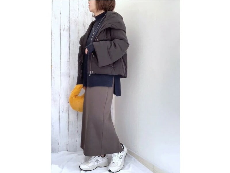 黒やグレーなどのダークカラーコーデのワンポイントにもぴったり 出典:WEAR