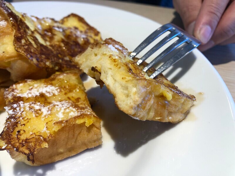 デニーズの「自家製フレンチトースト」は中がもちもちしている