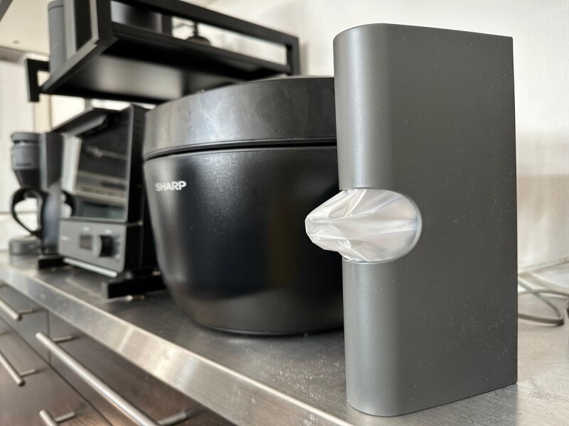 立てて使うこともできるアイラップケース