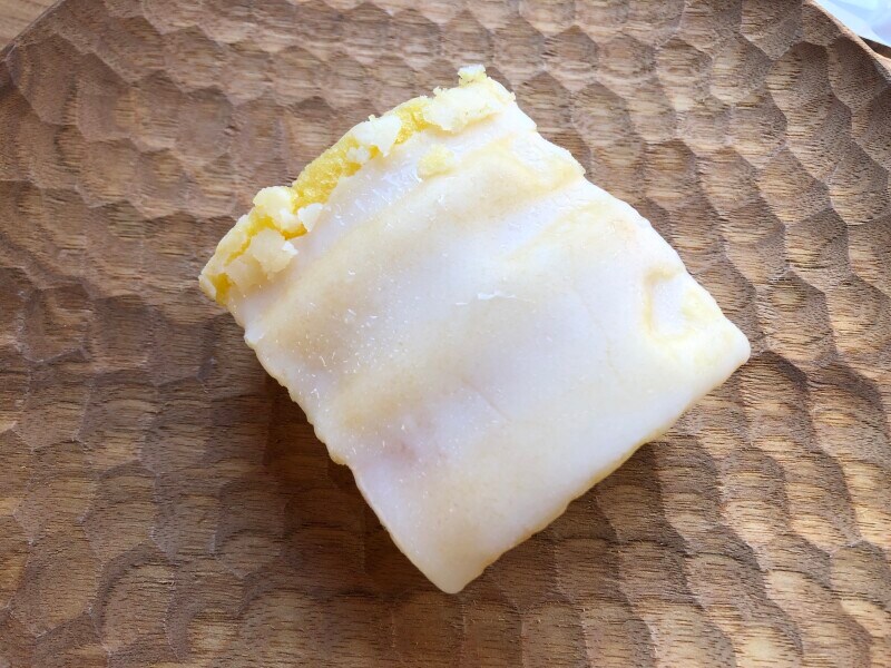 セブンイレブンの「7プレミアム しっとりバウムクーヘン」はかなりのしっとり感