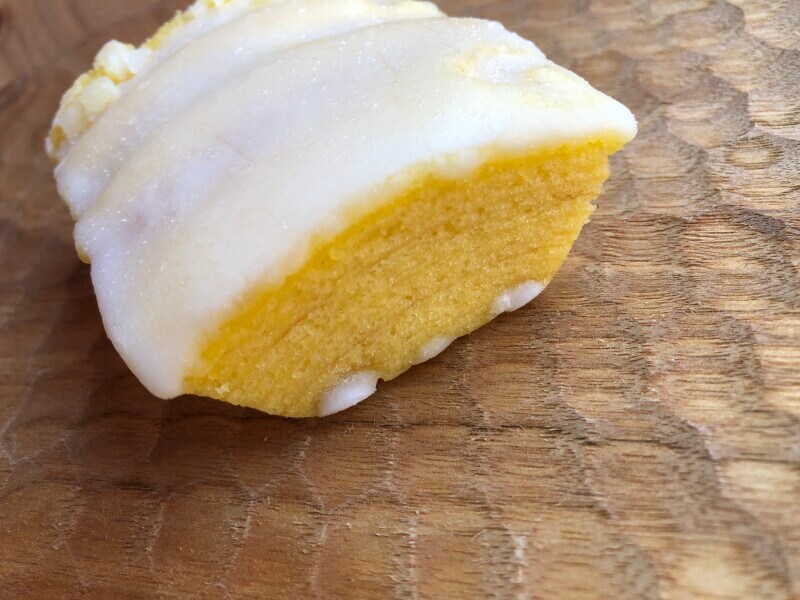 セブンイレブンの「7プレミアム しっとりバウムクーヘン」は甘すぎない