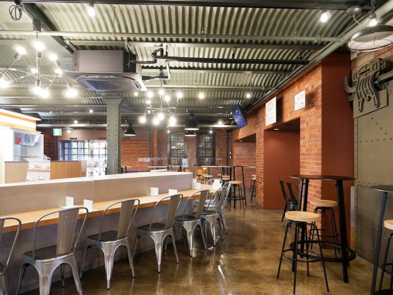 フードコートはインテリアが一新