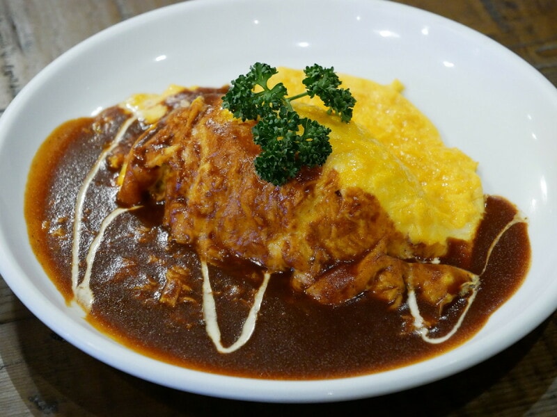 オムライスのカリスマがつくる「横濱たちばな亭」洋食屋さんのオムレツライス（単品税込1100円）