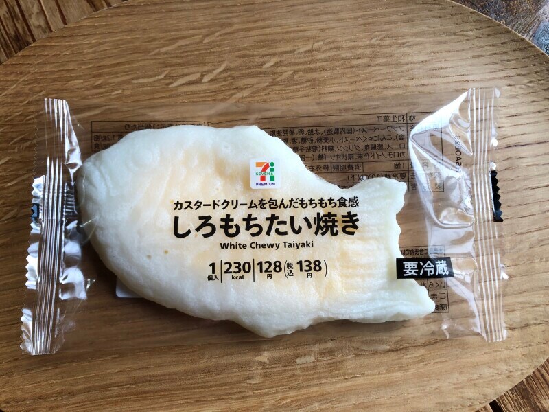 セブンイレブンの「カスタードクリームを包んだもちもち食感　しろもちたい焼き」