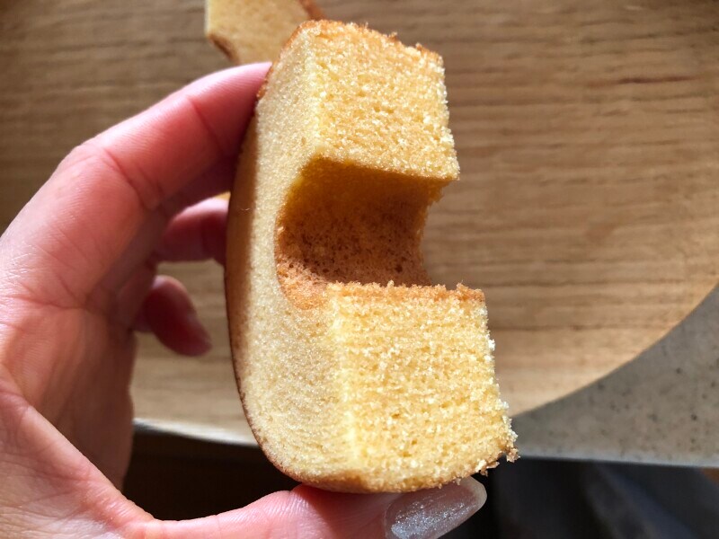 ドトールのレジ横お菓子「ふんわりバウムクーヘン」はしっとり感もある