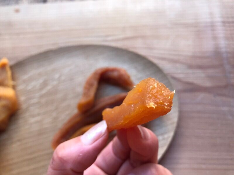 ダイソーの「焼き干し芋 スティック」は柔らか食感