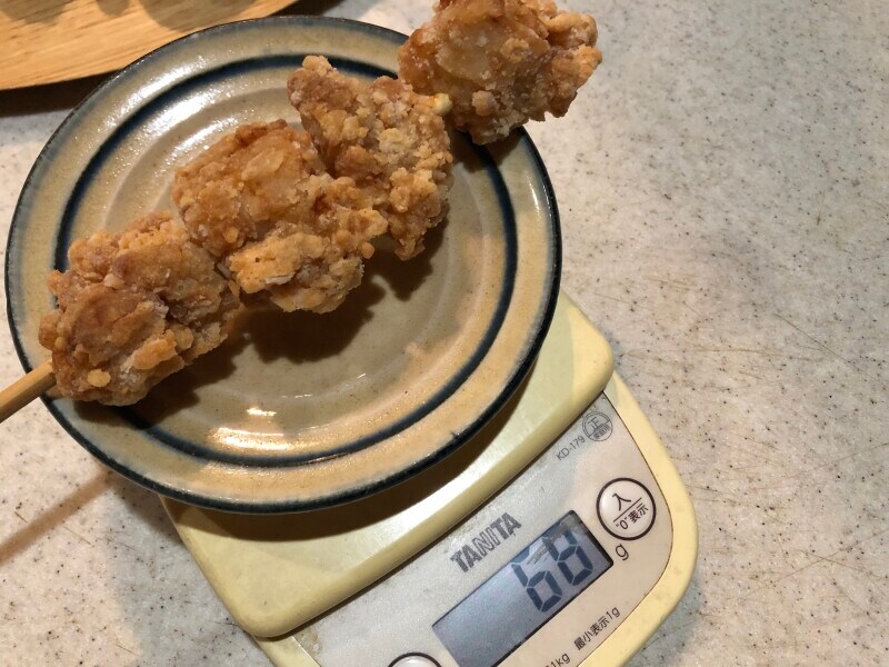 セブンイレブンの「からあげ棒」の重さは68gだった