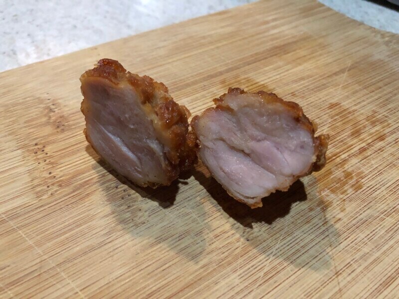 セブンイレブンの「ななから（もも）」は衣が薄手でジューシー感アップ