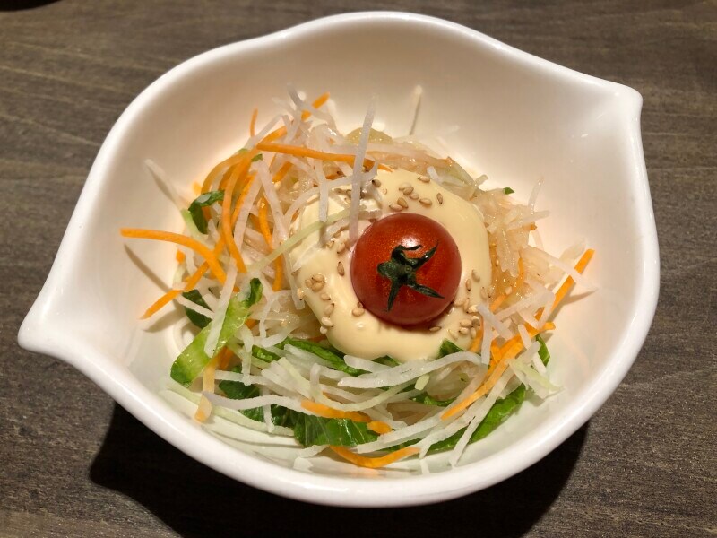 びっくりドンキーの「マヨネーズタイプ」が使用されている「ディッシュサラダ」