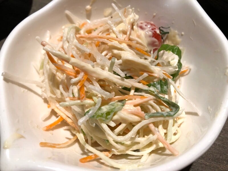 びっくりドンキーの「ディッシュサラダ」は「マヨネーズタイプ」と野菜を混ぜると美味しい