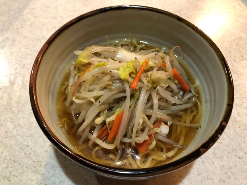 ドン・キホーテの「4食生ラーメン太麺」を使用した野菜ラーメン