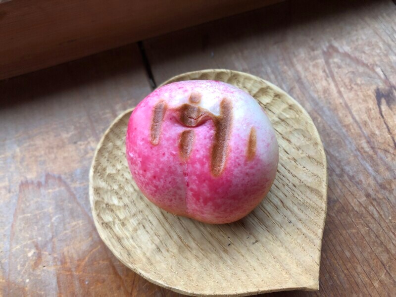 業務スーパーの「桃まんじゅう」を使用した「焼き桃まんじゅう」