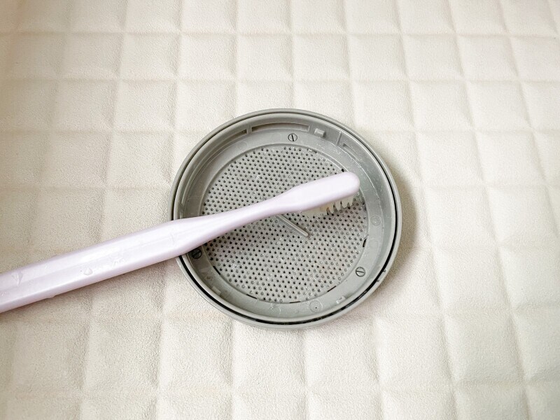 風呂釜洗浄後にフィルターを外して掃除する