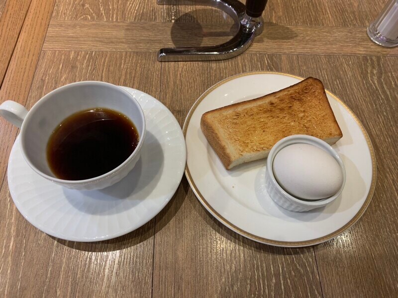 トースト半分とゆで玉子、コーヒーのセット「ハーフトーストモーニング」