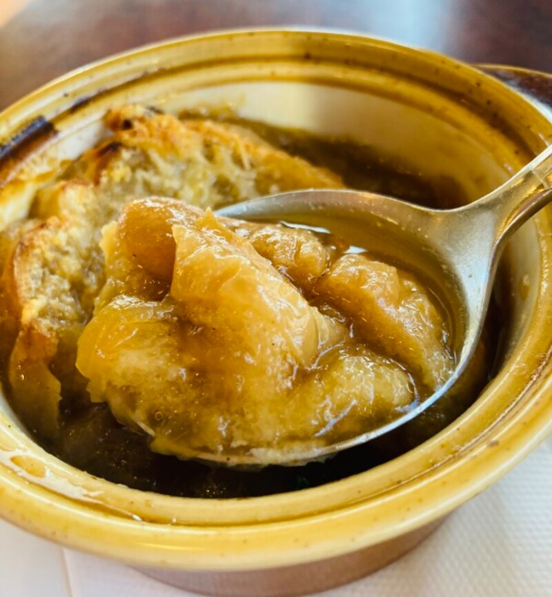 オニオングラタンスープは濃厚な風味