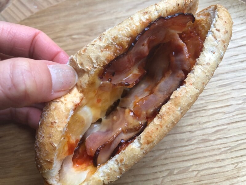 チーズがとけてトマトソースとよく合う。ベーコンも存在感あり！