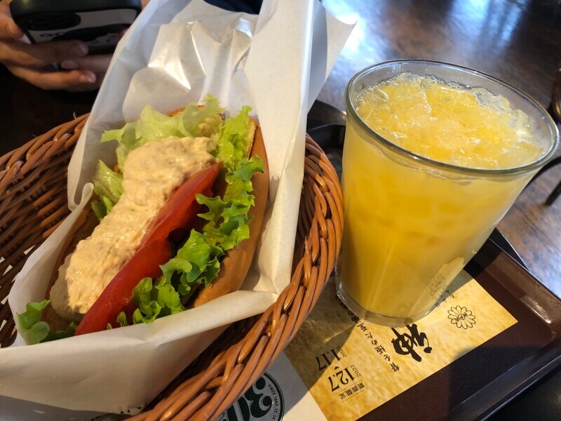 フレッシュネスバーガーの「モーニング」、「ツナトマトドッグ」