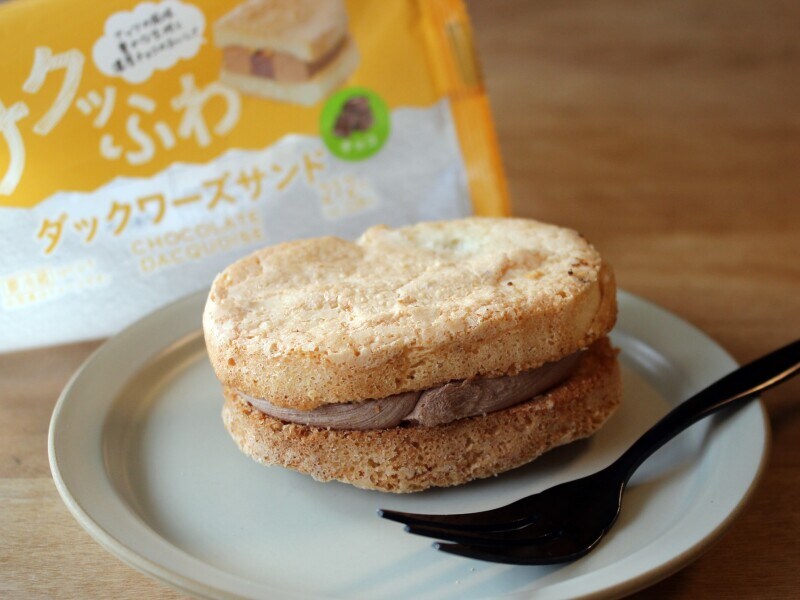 ファミリーマート「ダックワーズサンド　チョコ」