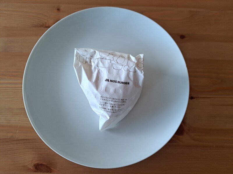 モスバーガーの「モスライスバーガー 海鮮かきあげ(塩だれ)」