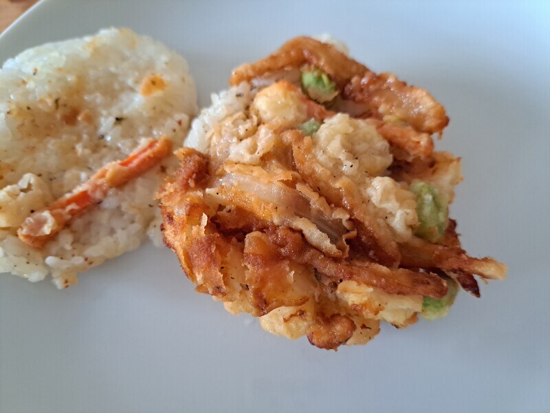 モスバーガーの「モスライスバーガー 海鮮かきあげ(塩だれ)」