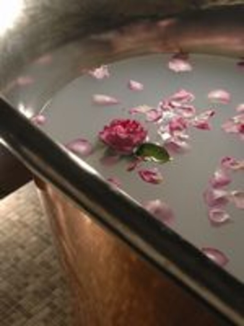 銅製のバスタブ