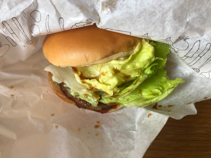 モスバーガーの「テリヤキバーガー」は、レタスのボリュームがすごい！