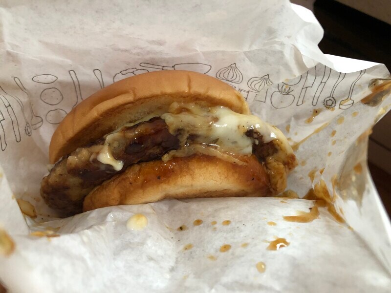 モスバーガーの「とびきりチーズ～北海道産ゴーダチーズ使用～」は、袋を開けた瞬間にチーズがとろり