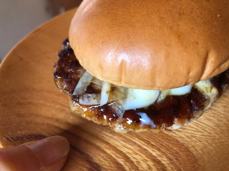 モスバーガーの「とびきりチーズ～北海道産ゴーダチーズ使用～」の和風ソースが美味しい