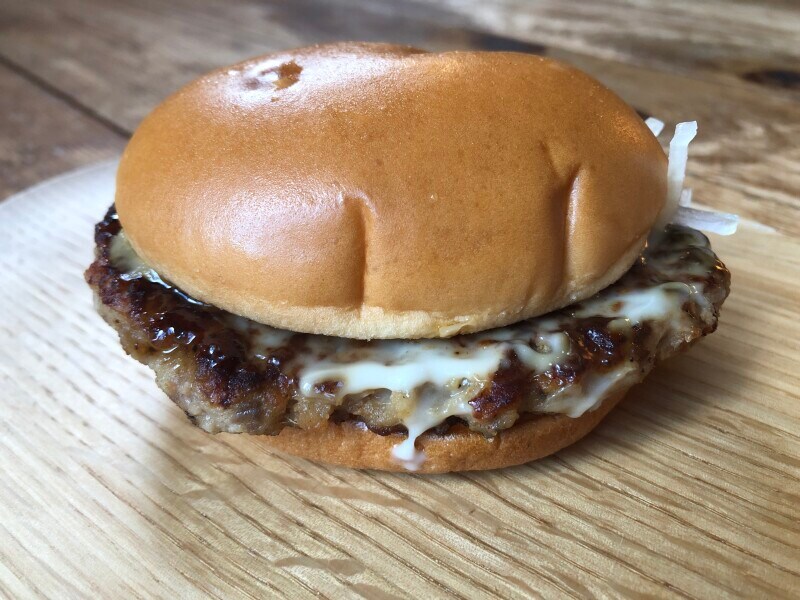 モスバーガーの「とびきりチーズ～北海道産ゴーダチーズ使用～」