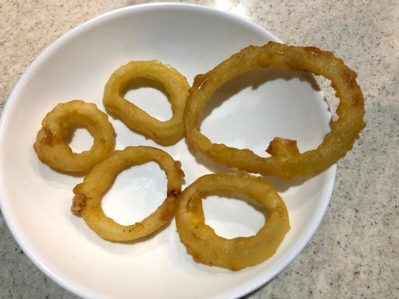 モスバーガーの「オニオンフライ」のサイズはバラバラ