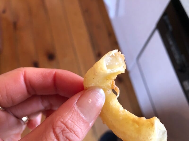 モスバーガーの「オニオンフライ」は衣がサクサク。玉ねぎが甘くて美味しい！