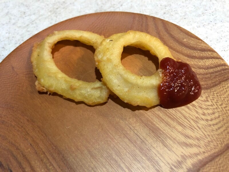 モスバーガーの「オニオンフライ」はケチャップをつけても美味しい