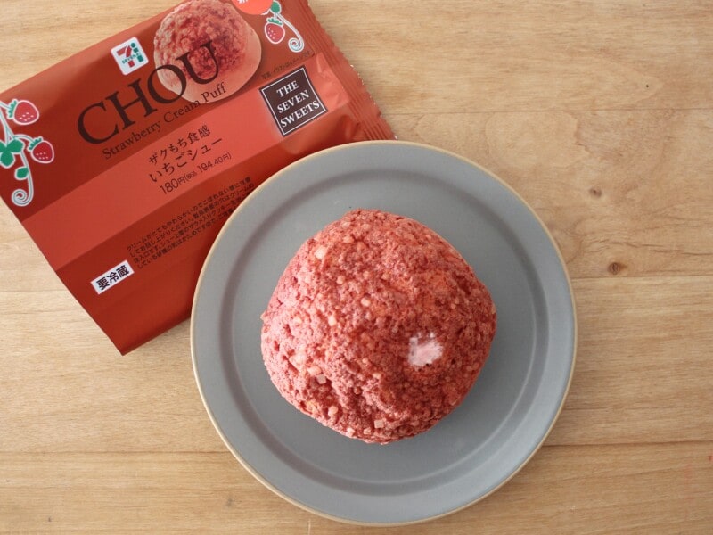 セブンイレブンの「ザクもち食感いちごシュー」