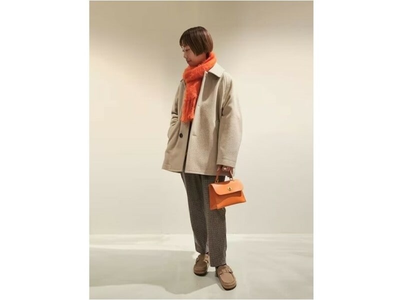 【OKコーデ】差し色を使ってメリハリを付けると効果的 出典:WEAR