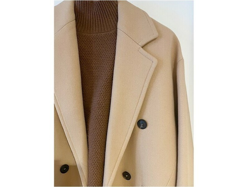 同じ性質を持つウールのコート×ウールのニットなら静電気も起こりにくいかも