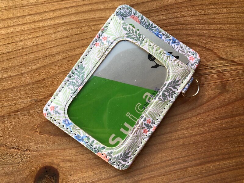 「セリア×ウィリアム・モリス」の「パスケース」にSuicaを入れるのもおすすめ