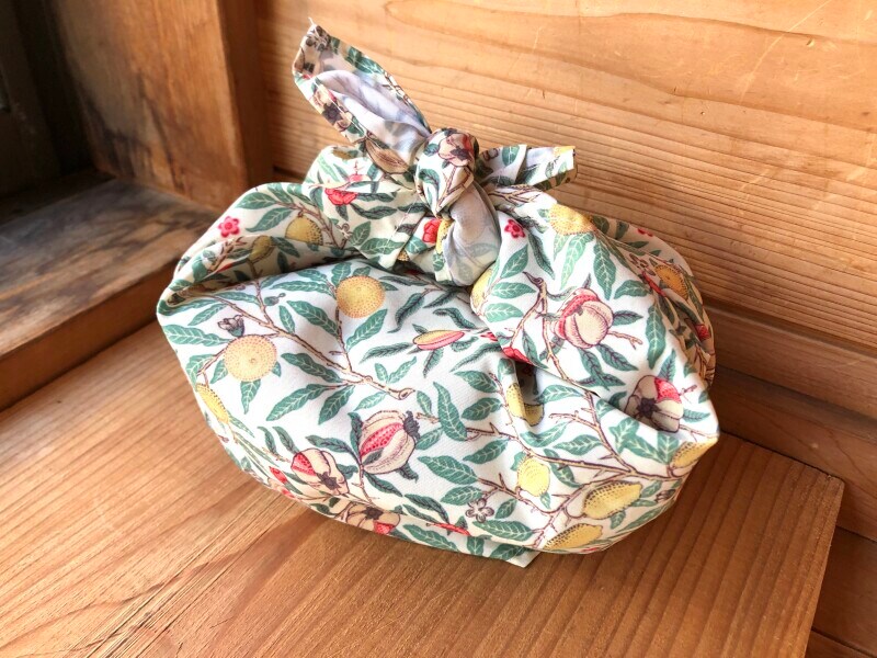 「セリア×ウィリアム・モリス」の「ランチクロス」でお弁当を包んでもおしゃれ