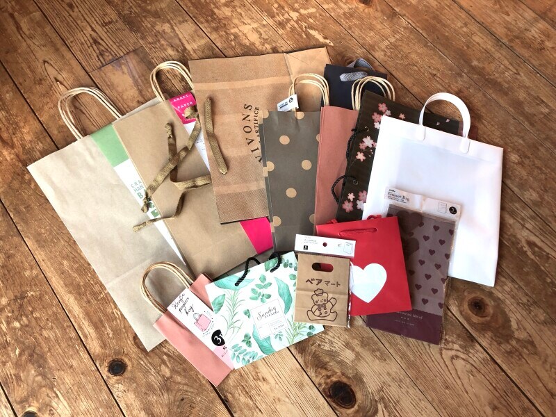 セリアの紙袋がおしゃれ！ラッピングに最適