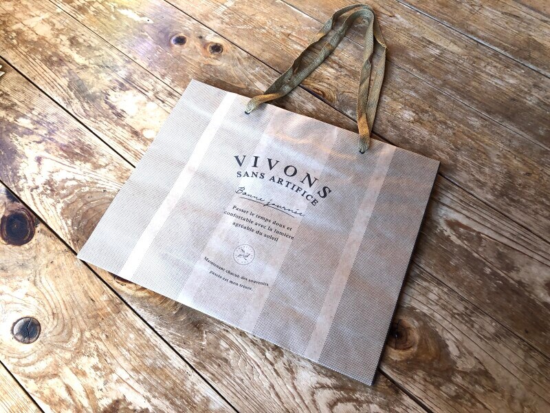 横長のものを入れやすい「ペーパーバッグ L Lヨコ クラフト 英字」