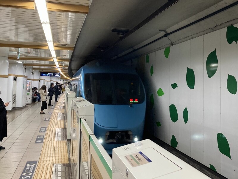 代々木公園駅を通過