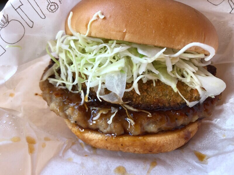 モスバーガーの新作「とびきりアボカドコロッケ」