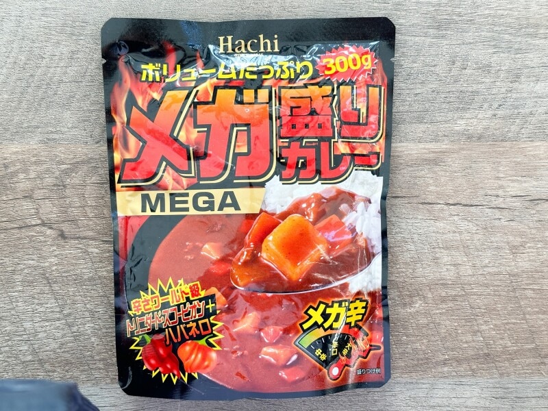 ダイソーで買えるハチ食品の「メガ盛りカレー」