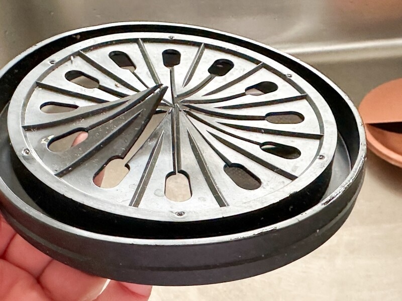 食材クズがたまりやすい菊割れゴム