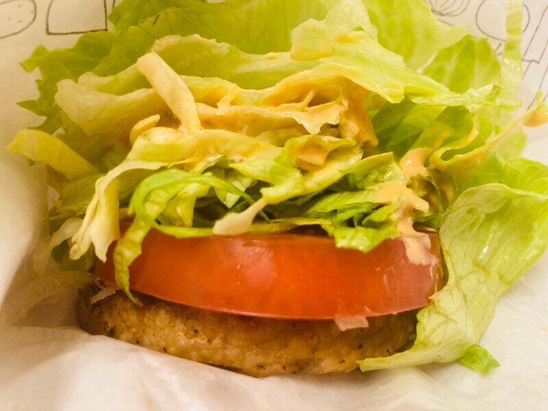 レタスにくるまれたモスの菜摘(なつみ)ソイモス野菜